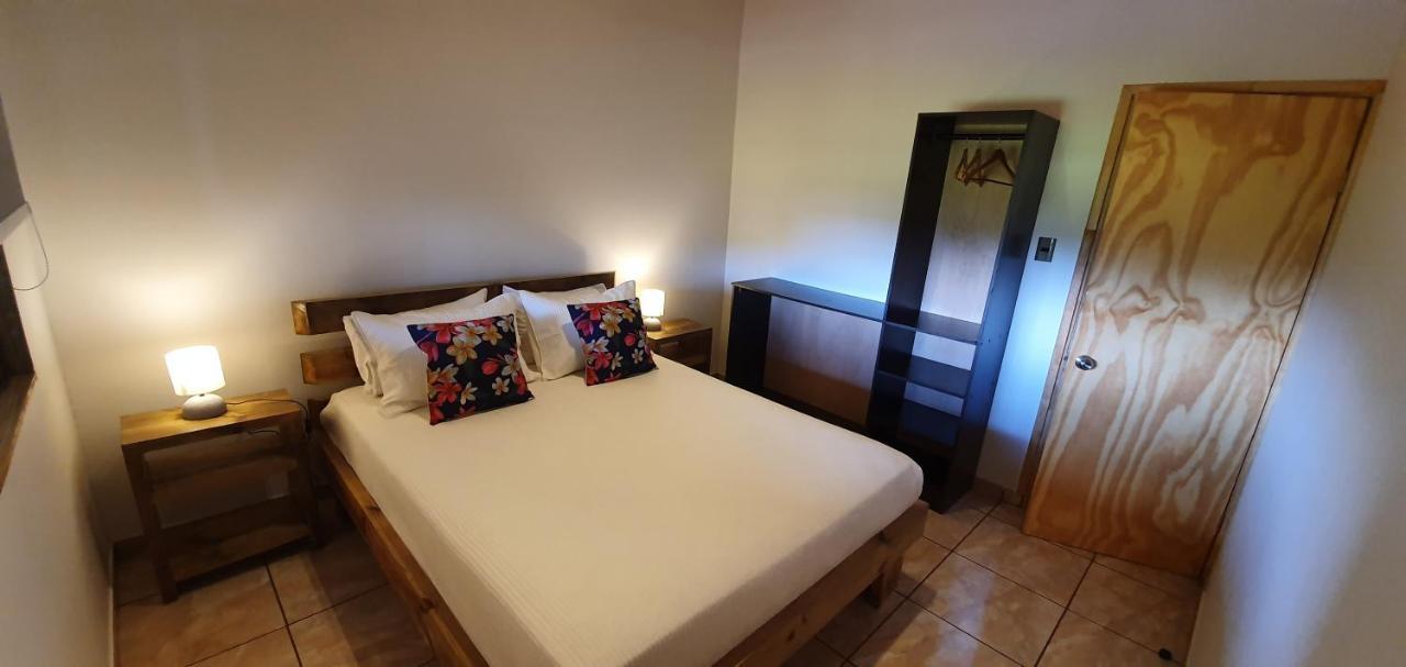 Apartamentos Tupuna Lodge Hanga Roa Esterno foto